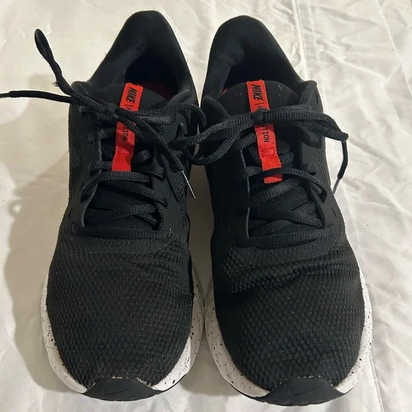 Nike women’s size 10 black and red shoes. - Picture 2 of 8